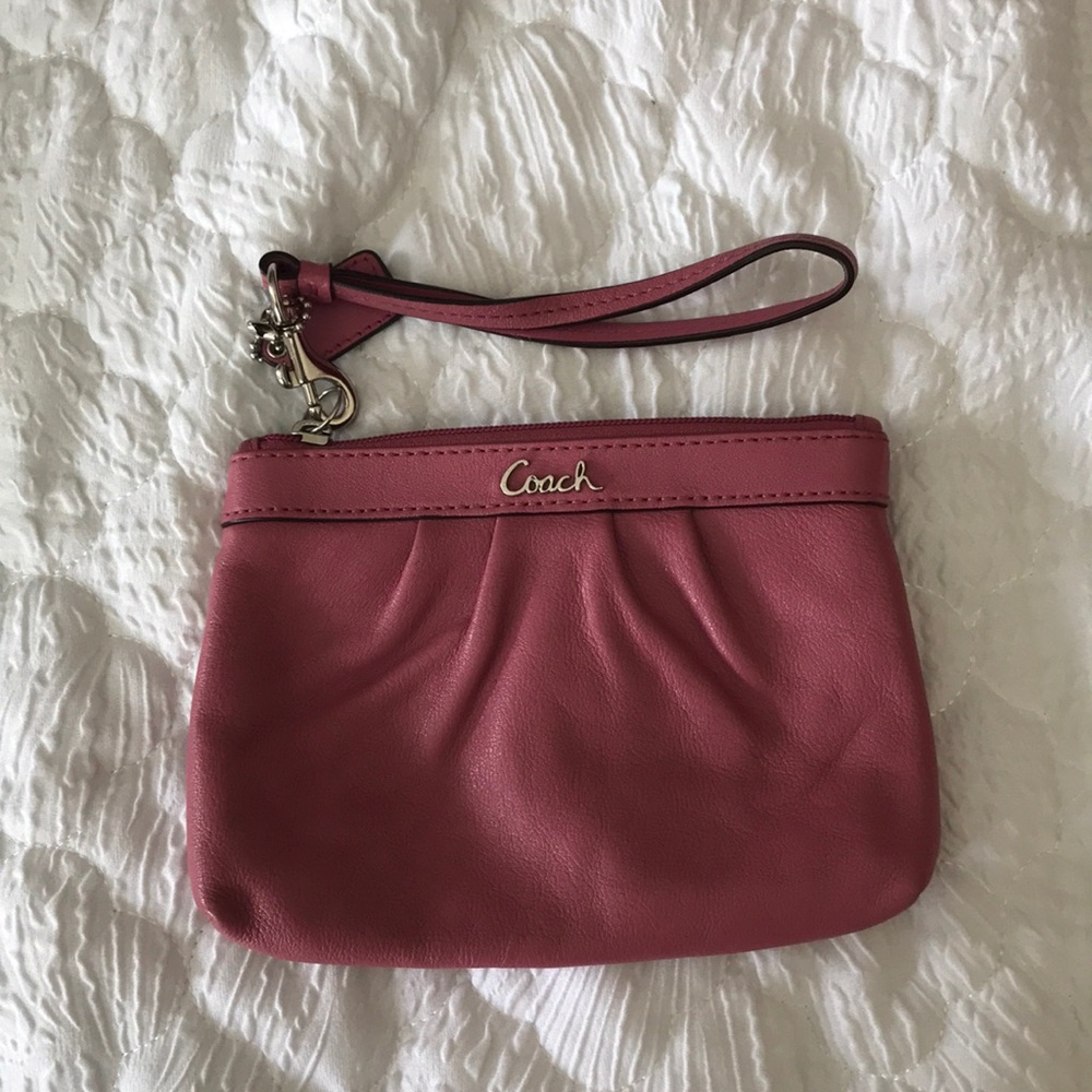 coach wallet and necklace